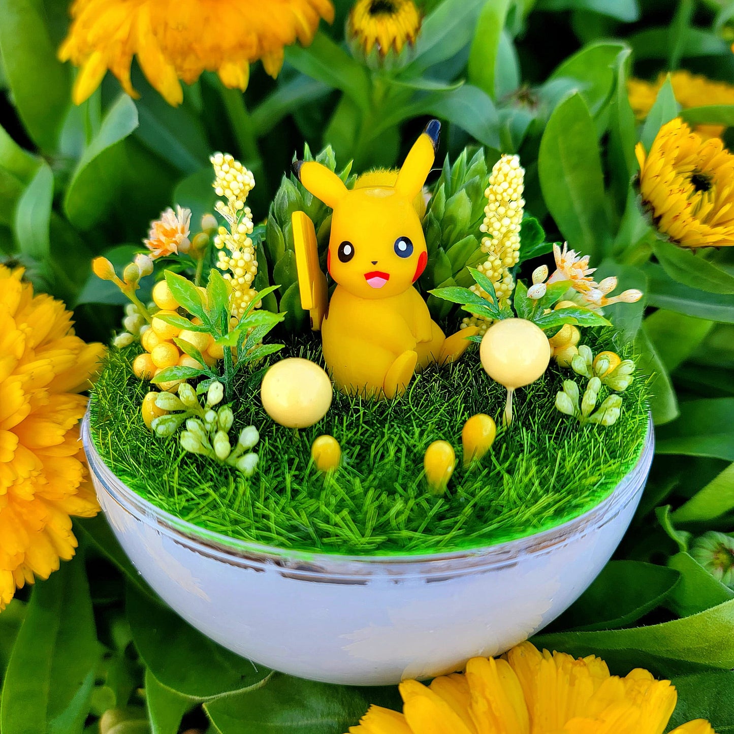 Pikachu Grass Terrarium (Sitting Male)